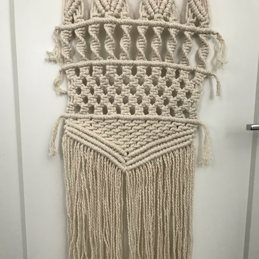 Handmade macrame wall hanging - Picture 4 of 6